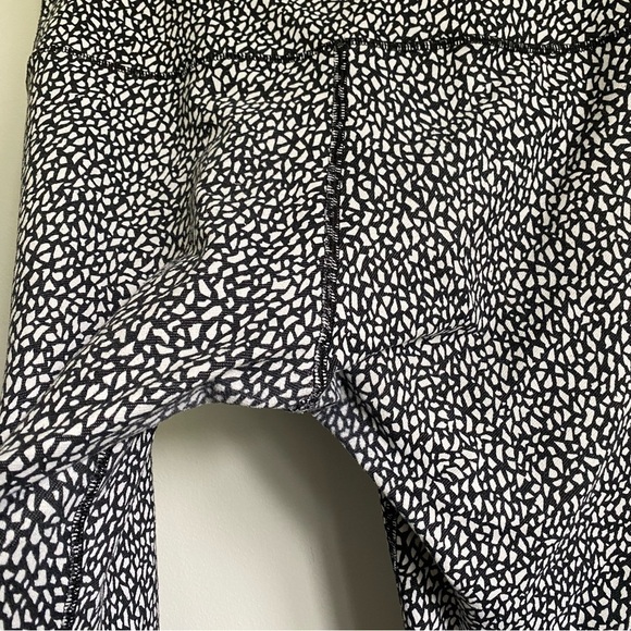 Lululemon Wunder Under 23’’ Crop Tight Legging • Black White • US 12 - Picture 5 of 13